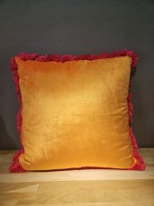 Kussen Oranje met Fuchsia Franjes