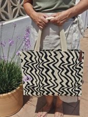 Shopper Lot Beige/Black Zigzag Shopper Lot Beige/Black Zigzag