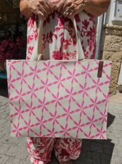 Shopper Lot Creme/Pink Flower Shopper Lot Creme/Pink Flower